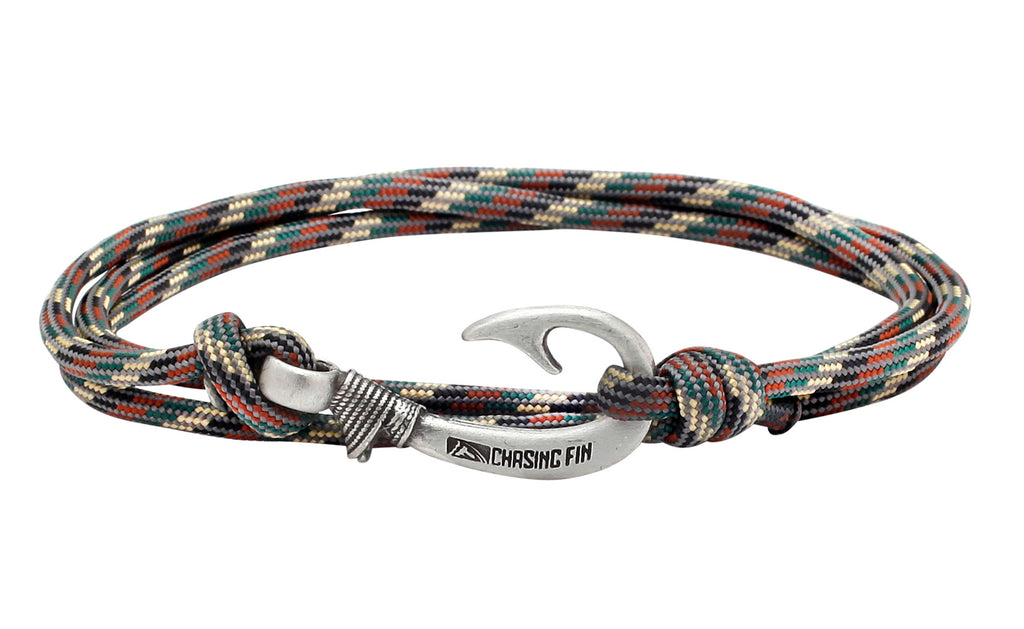 Chasing Fin Adjustable Bracelet 550 Military Paracord with Fish Hook  Pendant, Standard Camo (Color: Standard Camo)